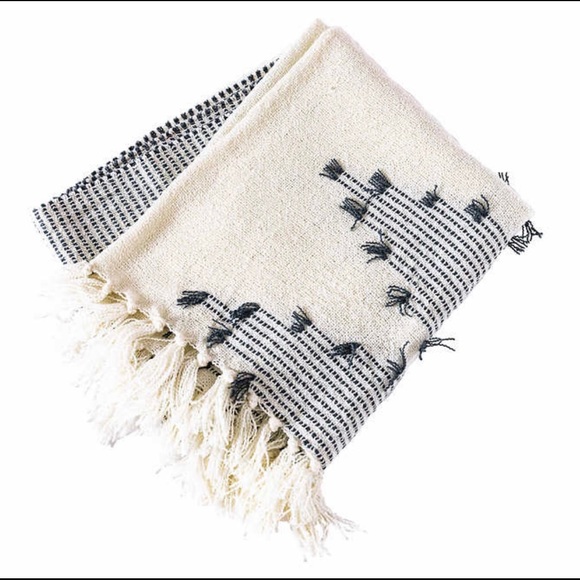 New Revolution Home Lightweight Boho Throw - Picture 4 of 10